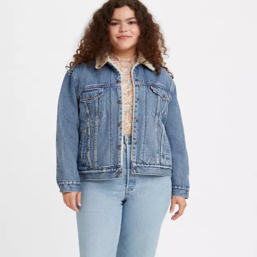 NWT Levi’s Ex Boyfriend Trucker Sherpa lined jacket